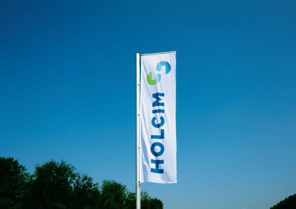 Holcim Romania and CINEA sign financing agreement for Carbon Hub CPT01 ...